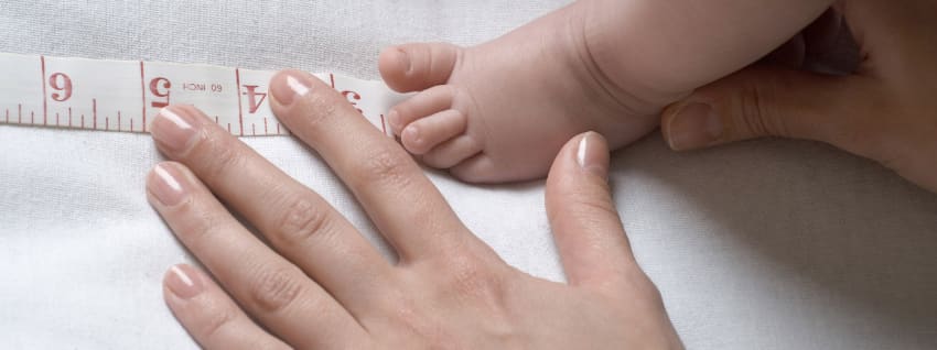 Measuring baby feet